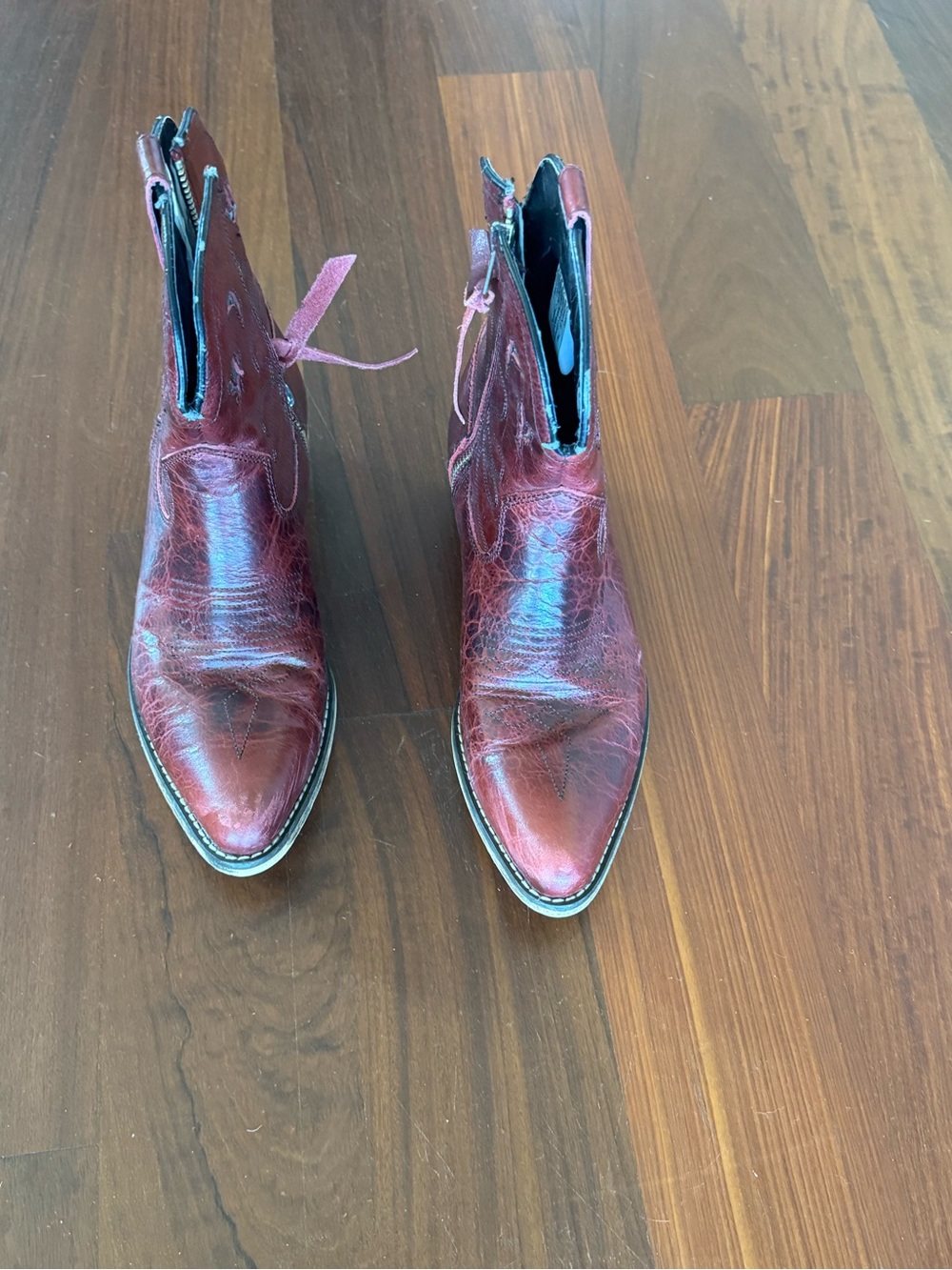 dingo Red-Burgundy Pointed-Toe Leather Ankle Booties
